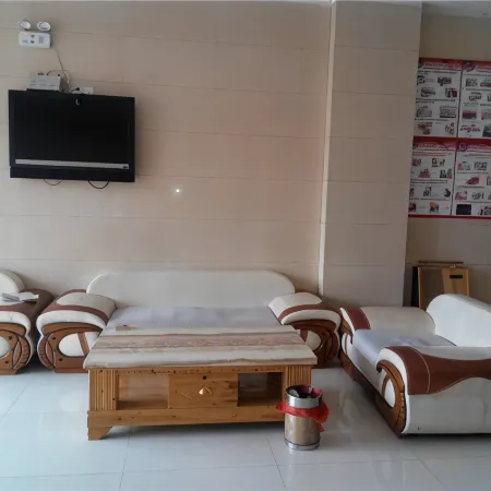 Huaxin Business Hotel.
