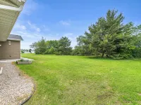 Charming 3-bedroom townhome with a backyard, WiFi and AC in delightful Plover WI Hotels in Plover