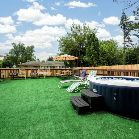 Spacious 5-bedroom house with Jacuzzi, Game room & WIFI in delightful Southfield