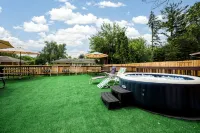 Spacious 5-bedroom house with Jacuzzi, Game room & WIFI in delightful Southfield - ห้องครัว