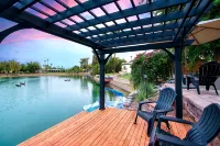 Lake Front Paradise, Pool and Hot Tub-Bubbly - สระว่ายน้ำส่วนตัว
