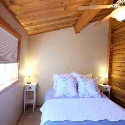 Mt Shasta's Stargazer Cabin Rooms