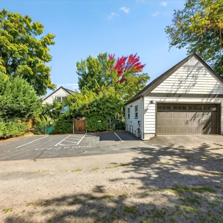 The Maple Apartment at Tudor House Vacation Rentals