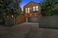 Stylish Bungalow Near Everything in East Austin! - Condos