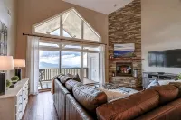 Updated condo at 5100' with breathtaking views!