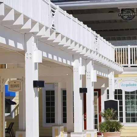 Bayside condo with access to all Pointe West amentities and beautiful beaches!