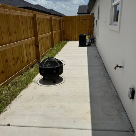 New Build! Near Hospital & Shops