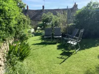 18th century cottage 2 minutes walk to pubs, shops, restaurants and play park - 2-Star