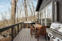 25% Off ~ Hygge mountain retreat w/ stunning views