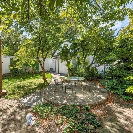 The Maple Apartment at Tudor House Vacation Rentals