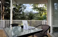 Beautiful Villa Lucia, Gated Tropical Retreat, Private Deck with Pool, Ojochal