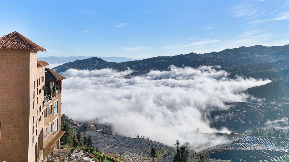 A place to watch the sunrise over the sea of clouds and terraces