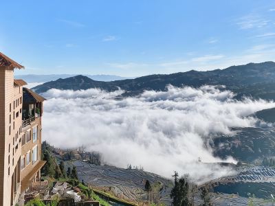 A place to watch the sunrise over the sea of clouds and terraces