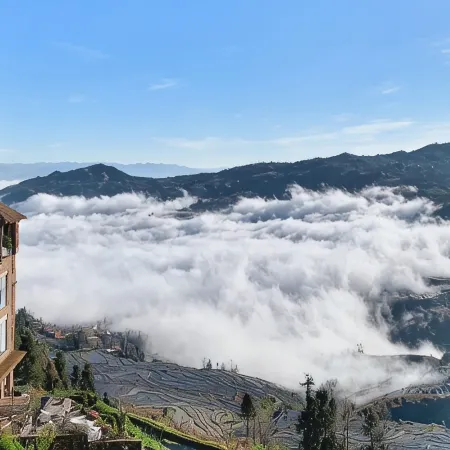 A place to watch the sunrise over the sea of clouds and terraces