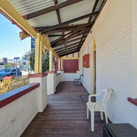 Emu Backpackers Perth - note - Valid Passport required for check in