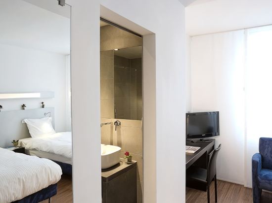 Aqua Hotel by HappyCulture