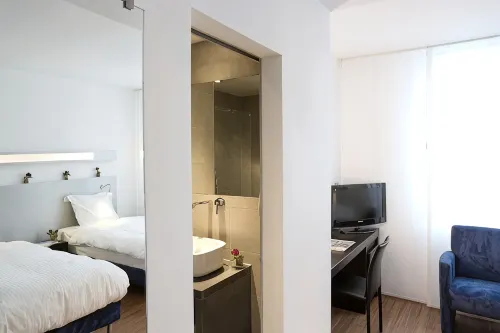 Aqua Hotel by HappyCulture