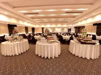 Holiday Garden Hotel & Resort Hotels near Infinity Club