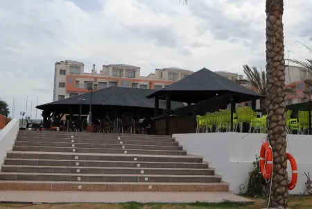 瑪瑞納雷伊旅行公寓酒店