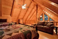Hannah's Hideaway cabin at Trickle Creek - Hot Tub