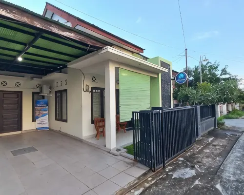 Cloverleaf Homestay Hotels in Bontang