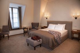 English Club Hotel