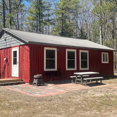 Island Getaway! Nestled in the woods with easy access to sandy beach