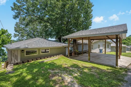 Lake front, spacious & cozy home with entertainment room.