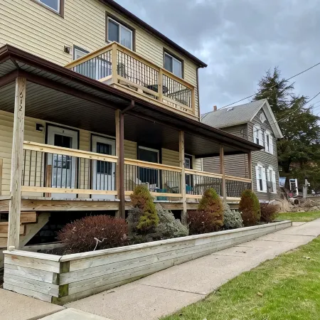 Cozy, Clean, Convenient and Spacious 3-bedroom apartment in beautiful Clayton.