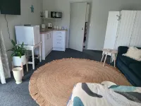 Quiet studio. Park up and walk to beach, shops, cafés & bars! - Homestays