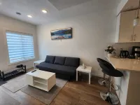 Very bright walkout basement Close to Mountains