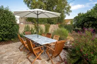 Charming longère in a quiet location 5 minutes from a large sandy beach.