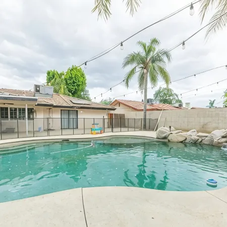 Spacious 3-bedroom house with pool in a peaceful area in Bakersfield.