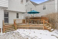 5 Mins to UND - Cozy 4BD w/ BBQ & Pool Table - 4-Star