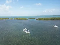 Charming house boat with 2 bedrooms and WiFi, AC in wonderful Islamorada