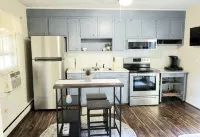 Tiny House - 6 miles from Averett University and 5.4 miles from Caesars Virginia