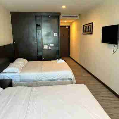 Lucky - 5 Inn Rooms