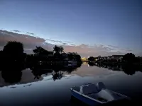 Lakeside family friendly home—close to everything! - 2-Star