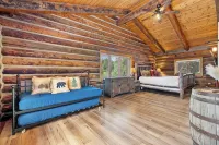 Renovated Historic Flagstaff Cabin, Trails, Hot tub - บ้านพักหลังเล็ก
