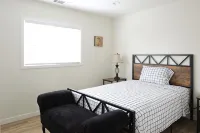 Charming 2-bedroom bungalow with AC, WiFi in welcoming Ontario - ห้องครัว