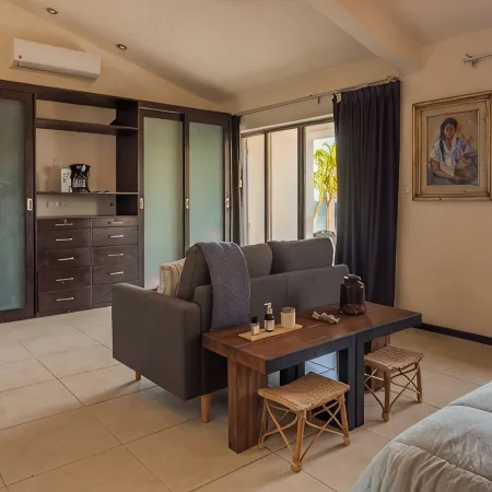 Beach house w/ private pool & sandy beach for 8