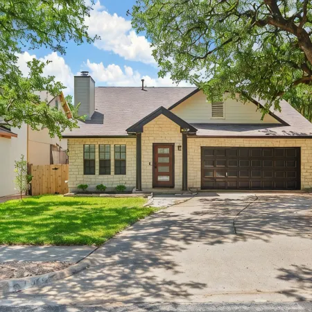 Quiet Hideaway w/ Pool, 20min to Austin TX