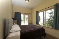 Carlin Bay Retreat on Lake Coeur d'Alene