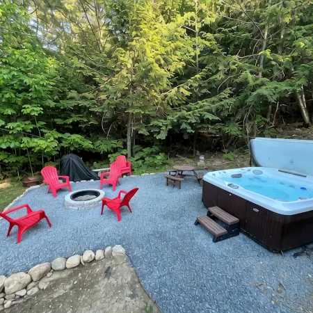 Modern Chalet w/ Serene Views and Jacuzzi Hot Tub- 15 Minutes to Okemo Mountain