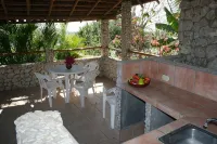 Epic views, 6-min. walk from beach, full size pool - VILLAS CASA LOMA, Suite 402