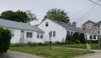 Adorable Cottage, Short Walk to Scarborough Beach. - 2-Star
