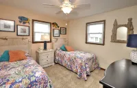 2nd Row House - 2 min walk to beach, oversized screened porch and ready for fun - Boutique