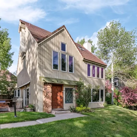 Private Riverfront Home with New Hot-Tub, Fireplace. Private Fly-Fishing Rights