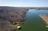 Cozy and serene fishing cabin, Family Traditions,  private dock and lake views.