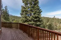 Large Luxury Cedar Home in the Forest at Lake Davis near golf courses - 3NightM